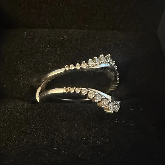 Elegant Silver Women’s Diamond Rings - Picture 8 of 11